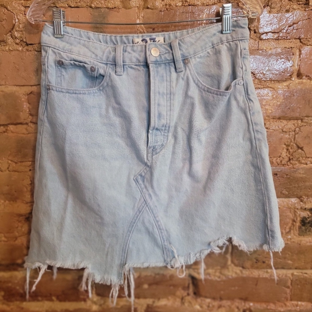 Free People Denim  Frayed Raw Hem Mini Skirt Size 27